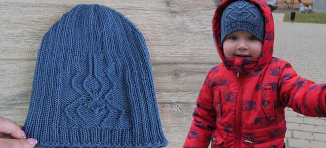 Шапки для мальчика «Паучок» и «Шахматка» спицами: используемые узоры, описание работы, видео мк
