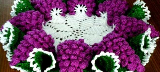 Салфетка крючком виноградная гроздь: 3 варианта исполнения